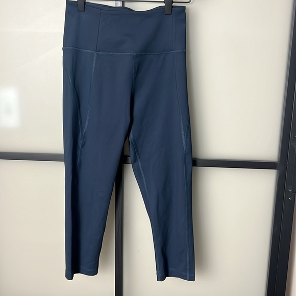 NWT girlfriend collective HIGH WAIST CAPRI LEGGINGS IN Navy Size Small - Picture 2 of 6